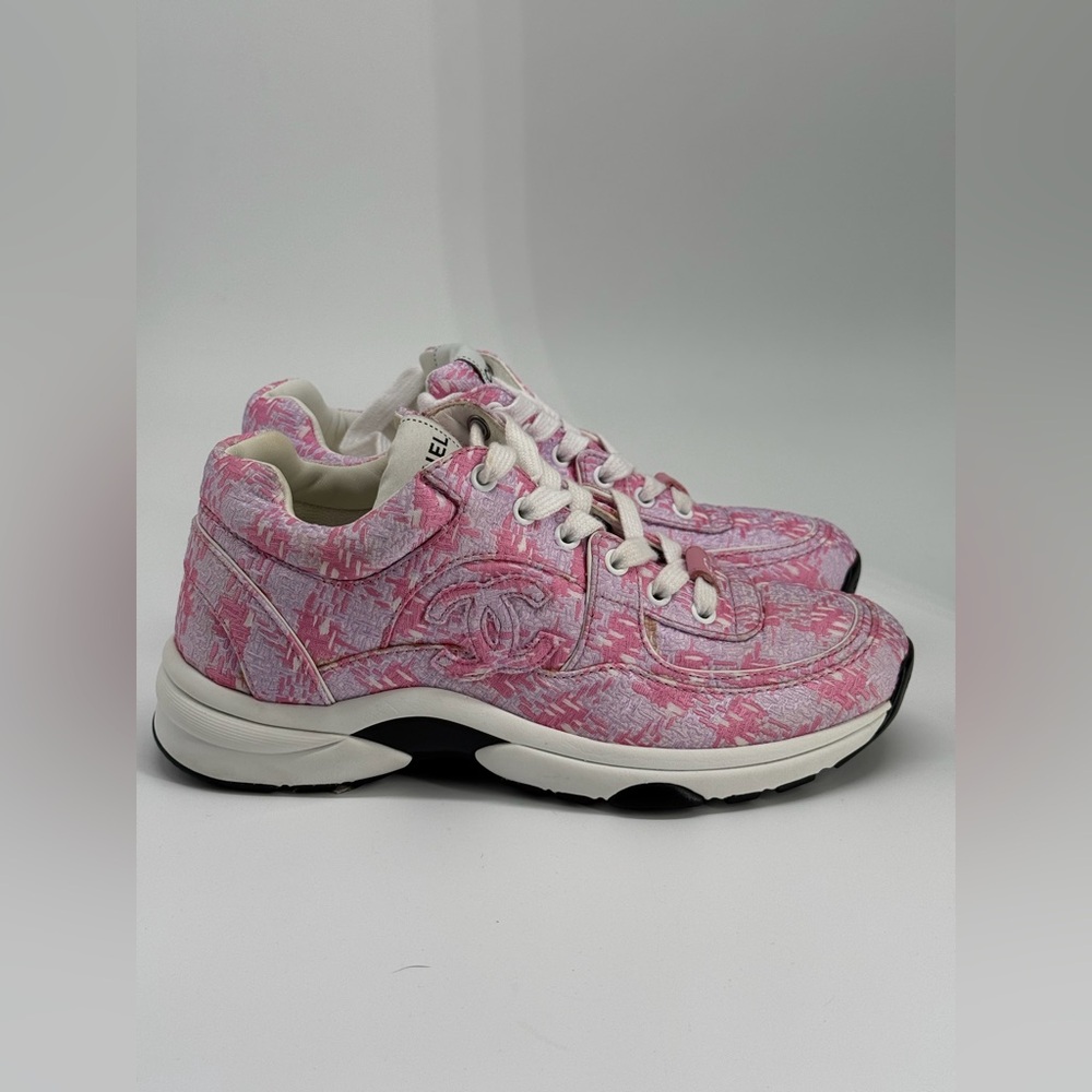 Chanel Pink Tweed CC Sneakers Size 35 1/2 - Picture 4 of 11